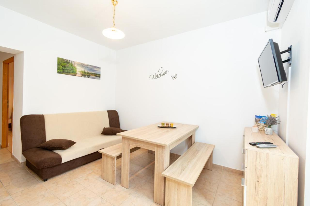 Apartmani Ajp Posedarje Exterior photo